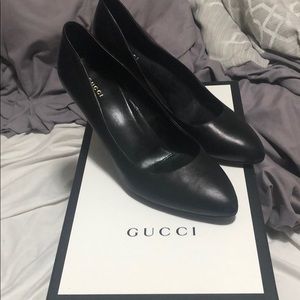 Authentic Classic Gucci black pumps